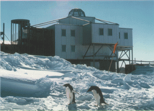 南極には日本の昭和基地もある